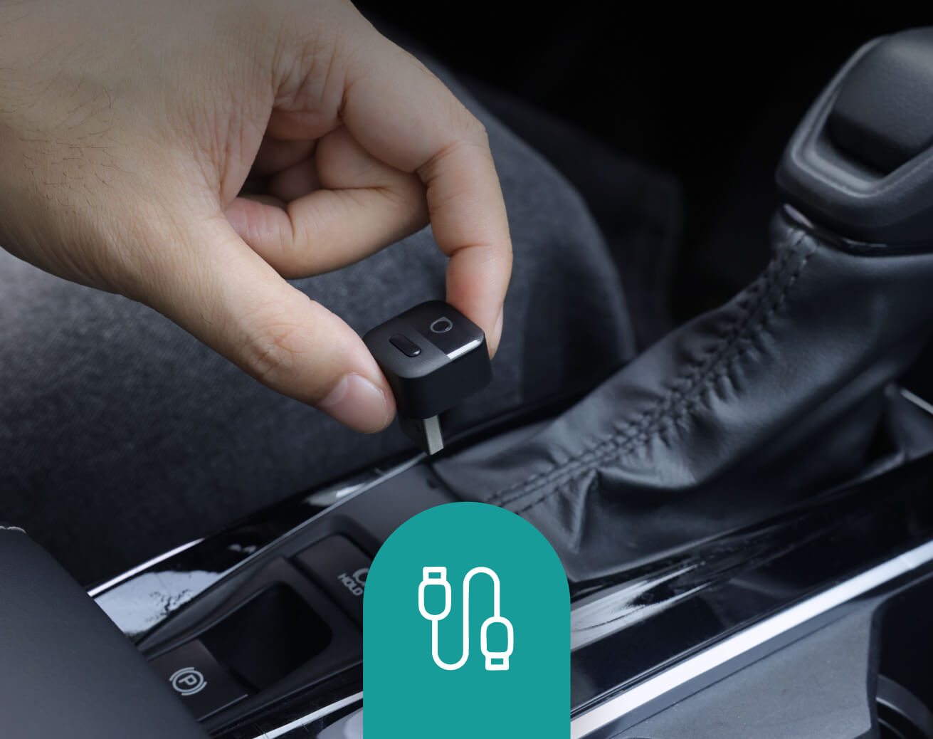 <h4>Conecta el adaptador al puerto USB de tu coche</h4>